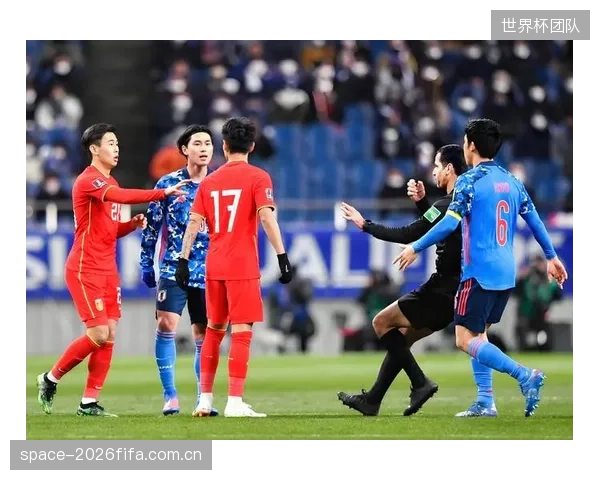 许特尔将南野拓实从边路移至中路，4-4-2菱形中场变阵盘活前场进攻。